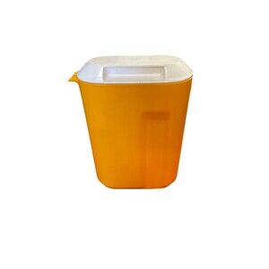 Vintage Rubbermaid Slim Yellow Pitcher 2 1/2 Qt. #0941 with White Lid